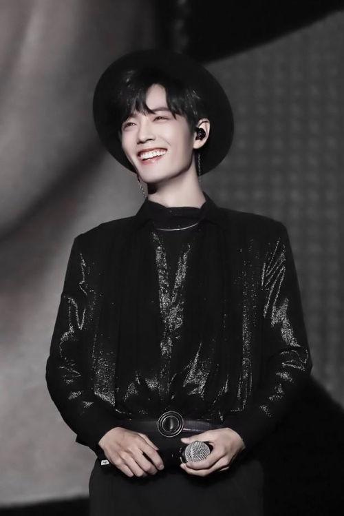 沈阳日报爆料肖战视频最新,沈阳日报独家爆料，精彩瞬间引网友热议