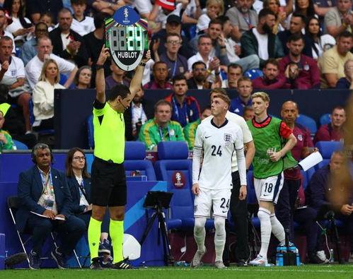 今日英超最新爆料新闻,转会风云再起，豪门争抢焦点球员！”  第3张